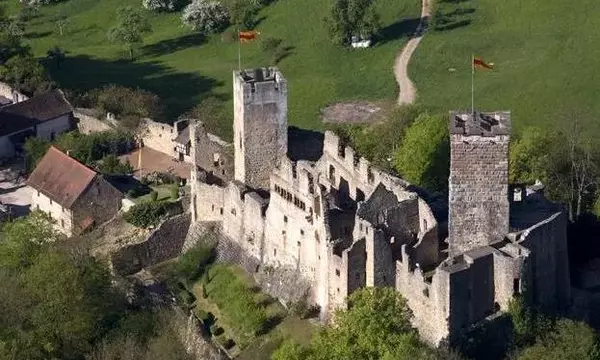 Luftansicht von Burg Rötteln, Foto: Staatliche Schlösser und Gärten Baden-Württemberg, Arnim Weischer